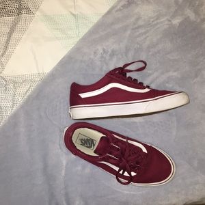 Men’s maroon low top vans